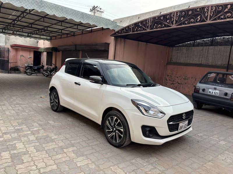 Suzuki swift 2023 model total driven | 81000 - km | 8