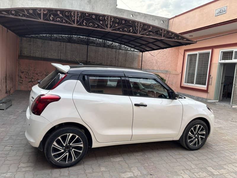 Suzuki swift 2023 model total driven | 81000 - km | 11