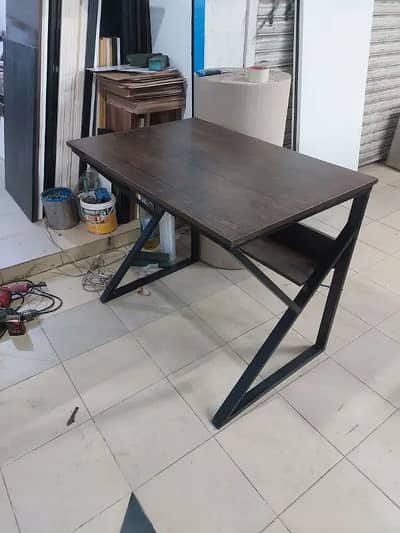 computer table / workstation / laptop table / study table