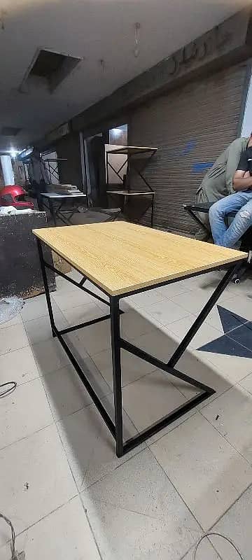 computer table / workstation / laptop table / study table 12