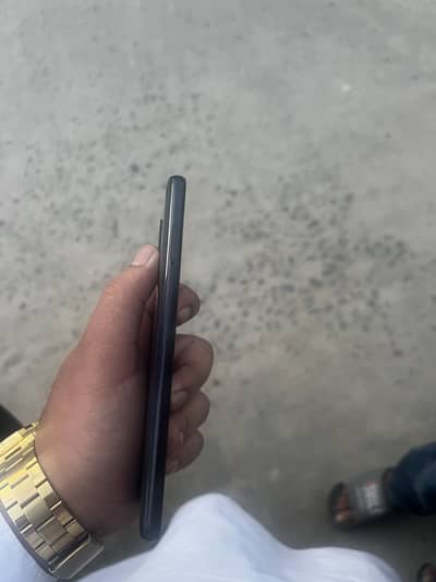 32 gb memory 10/10 conditions box bhi sath