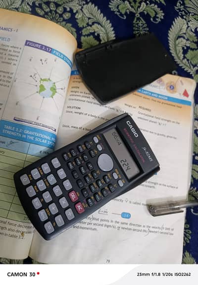 Casio fx-82MS calculator (like New)