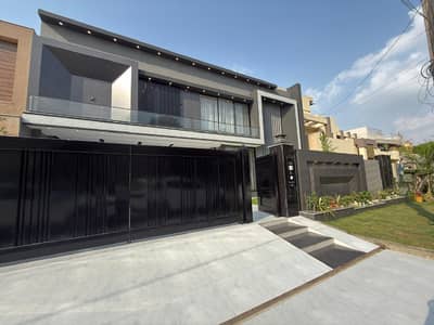 1 Kanal Brand New Luxury House For Sale Location: Valencia Town, Lahore (Prime Sector) Key Features: Near Park | 40 Feet Wide Road Property Overview: