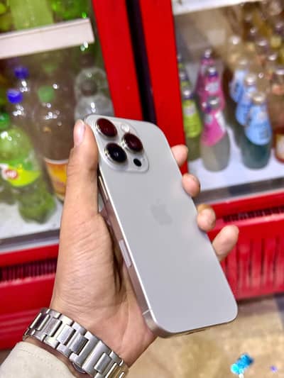 iphone 16 pro sim glitch also