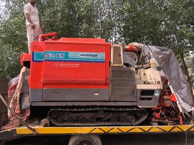 USED KUBOTA COMBINE SR65 IMPORTED FROM JAPAN.