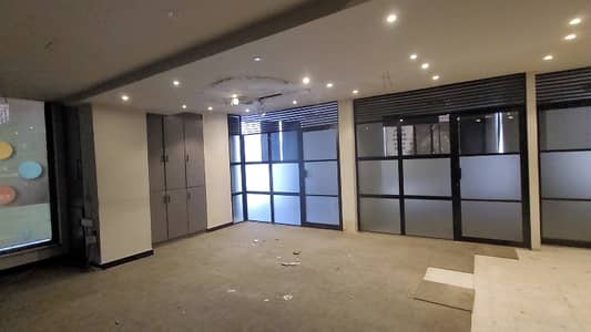 A Complete Floor 2800 Sqft very well maintained building. Furnished Office with all facilities. Rent Asking 2.50 Lacs negotiable.