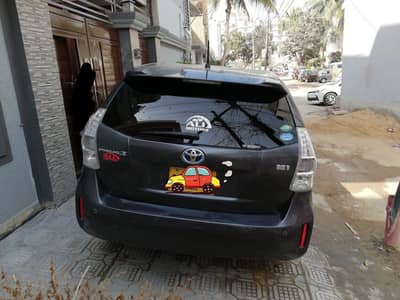 Toyota Prius Alpha 2014