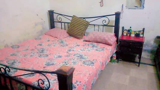 king size iron bed