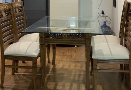 Dining table for sale