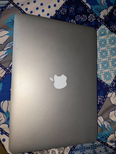 MACBOOK AIR