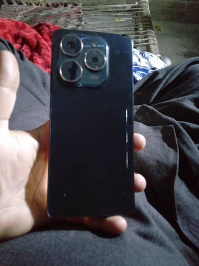 Tecno spark 20pro bored ke zrurt ha 03000630710. whatspp number