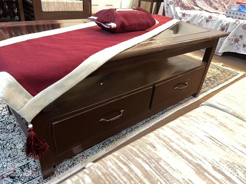 Sofa and Table set 0