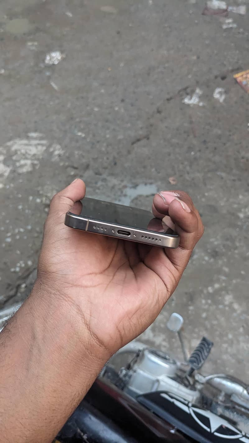 iphone 16 pro max 3
