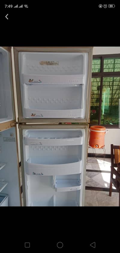 fridge in  v  good  cond