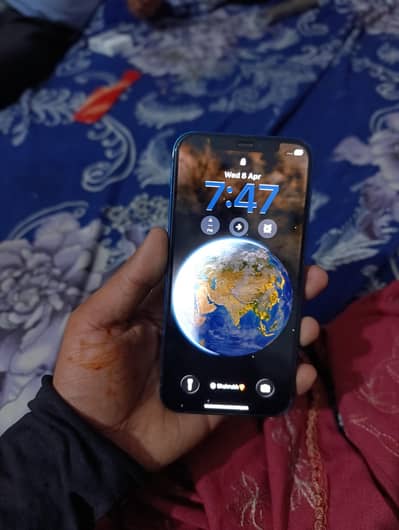 apple 10/10 ram 64 with box with original charger bettery health 76