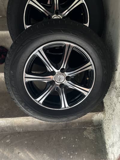 Tubless tyres with rims for sale