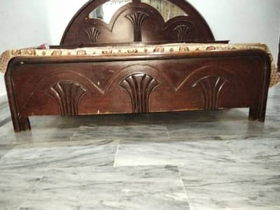 am selling dabal bed. fix side tebals