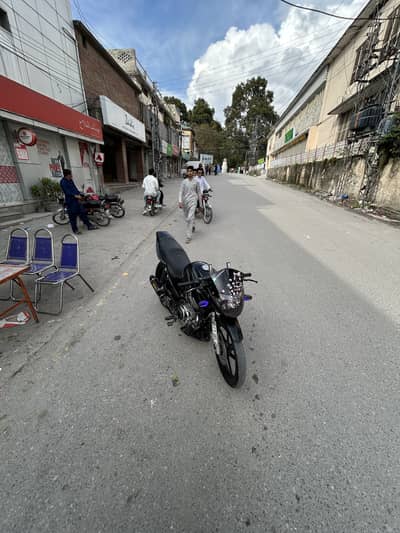 Yamaha ybr125 17 model