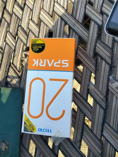 techno spark 20 8+8/256 with box