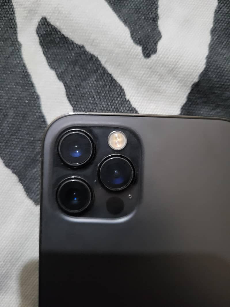 iPhone 12 pro - scratchless condition 3