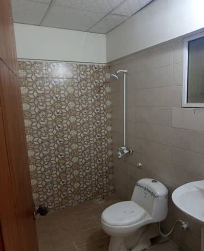 FLAT FOR SALE IN GULSHAN E IQBAL BLOCK 13D3