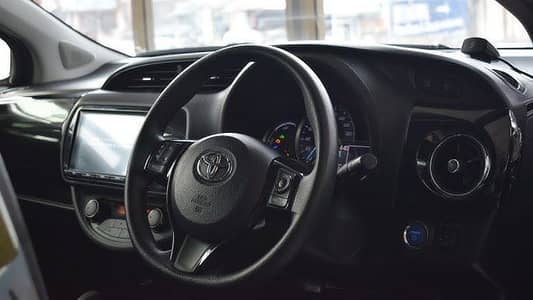 Toyota Vitz multi media steering