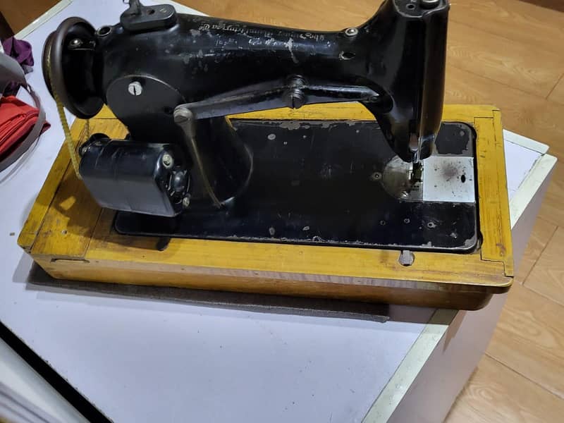 Singer Sewing Machine 3