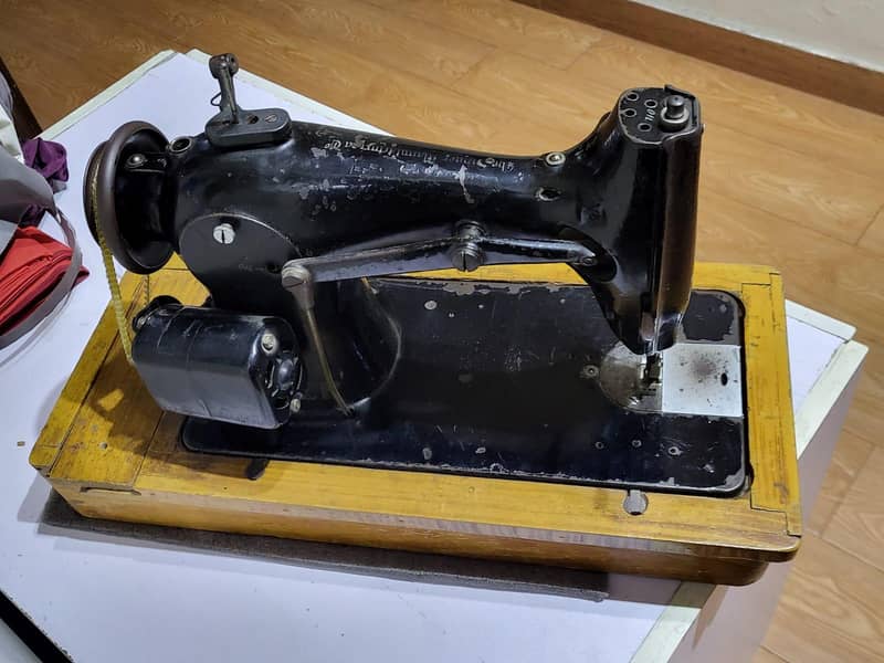 Singer Sewing Machine 4