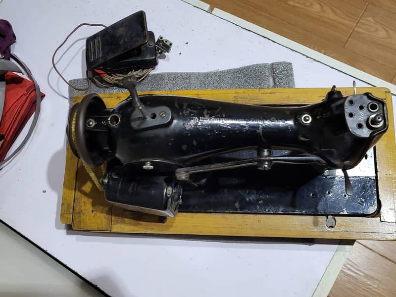 Singer Sewing Machine 6