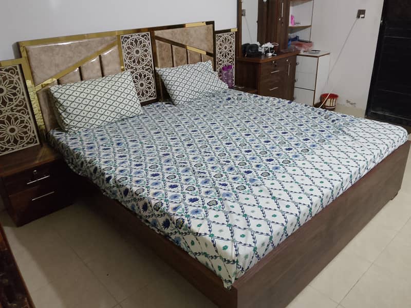 bed set n dressing table 1