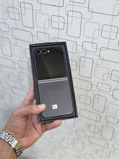 Flip 6 Crafted Black 12/512GB