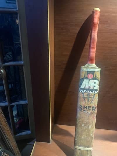 English villow bat with shahid afridi sign