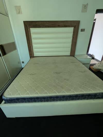 Queen size bed 1 side table with mattress for sale