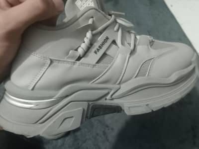 best sneakers for short hight people