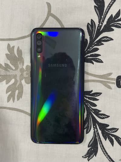 SAMSUNG A70