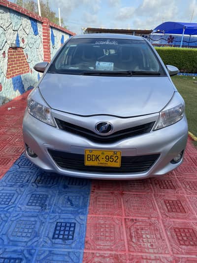 Toyota Vitz 2012 / Registered 2015 – Excellent Condition