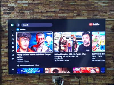 Samsung 65" QLED 4K Smart TV – Excellent Condition – Slightly Used