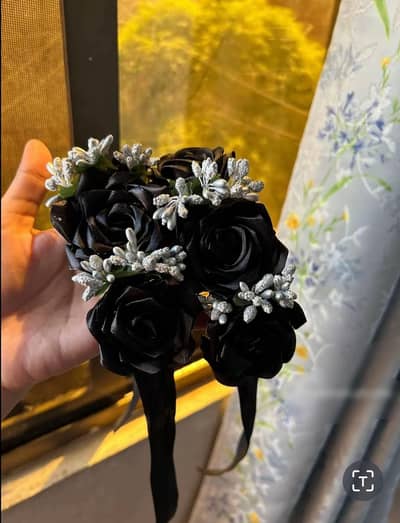 Fresh pcs order per mile ga or ap apny design ka bhi bnwa sktein hn