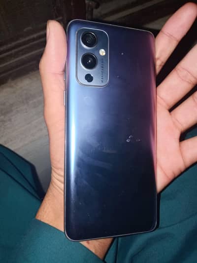 one plus 9 5G 8/128 daba ky sath sirf halki ci 2 Lainy h