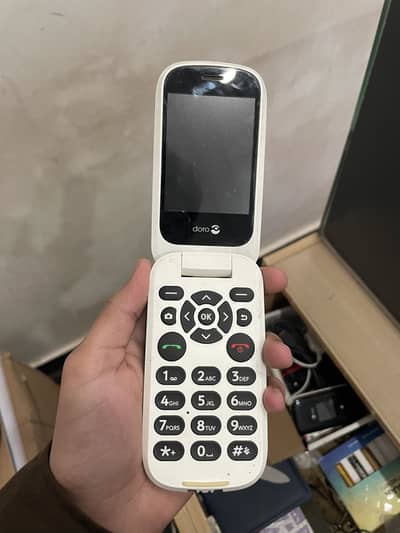 Consumer Cellular Doro 7050 flip phone