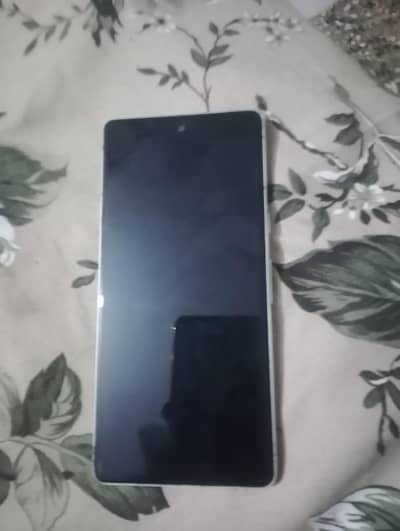 I am selling my Google pixel 7 official pta approved in good condition