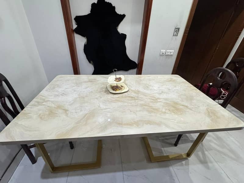 Dining table a++ condition 0