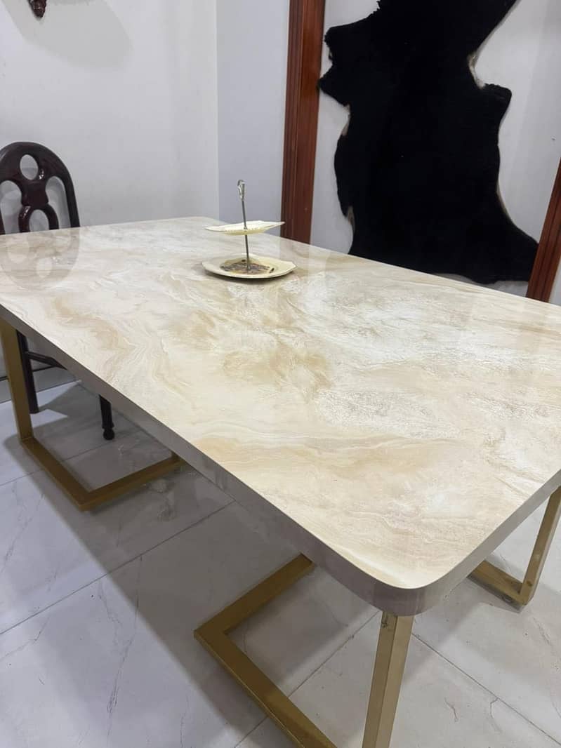 Dining table a++ condition 1
