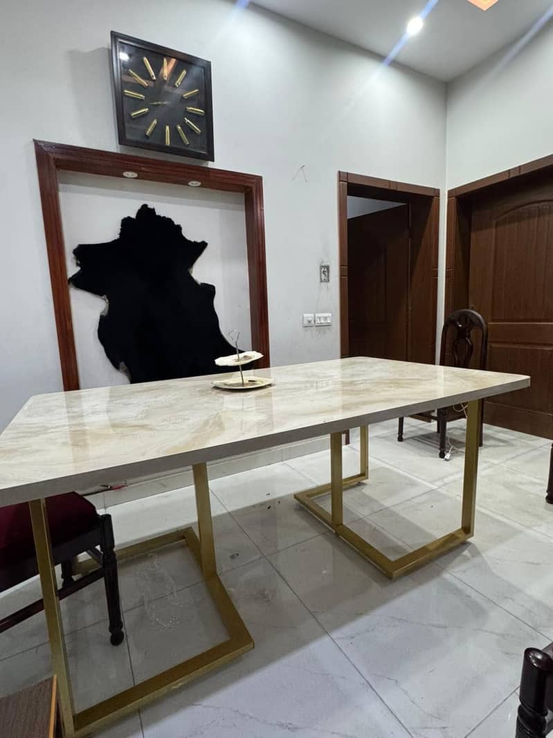 Dining table a++ condition 3