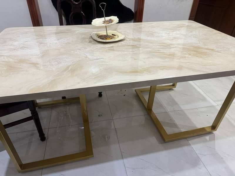 Dining table a++ condition 5