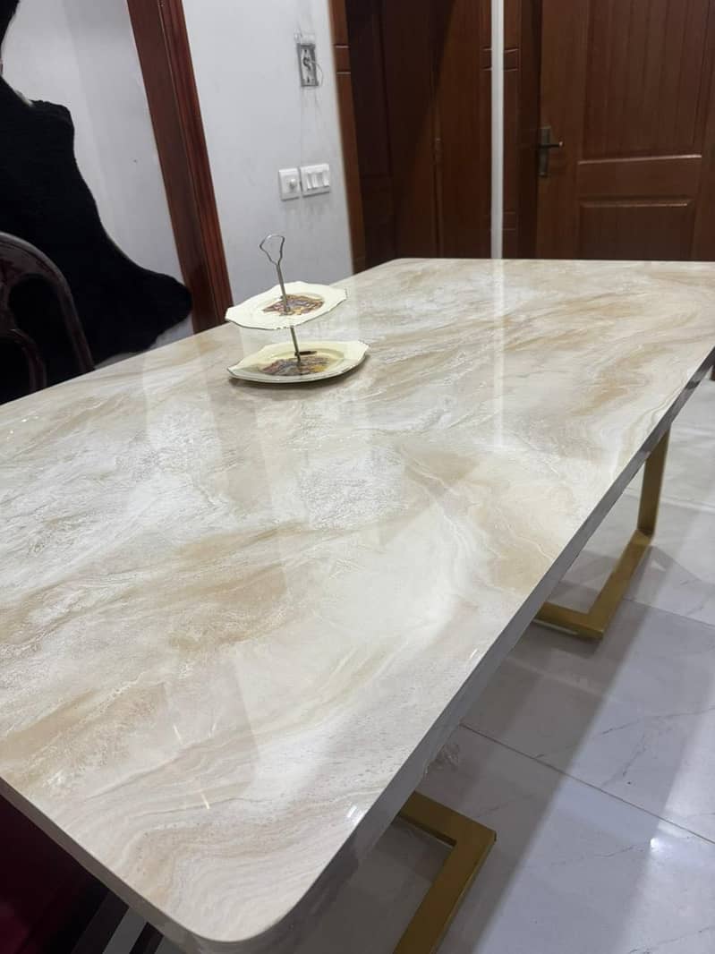 Dining table a++ condition 6