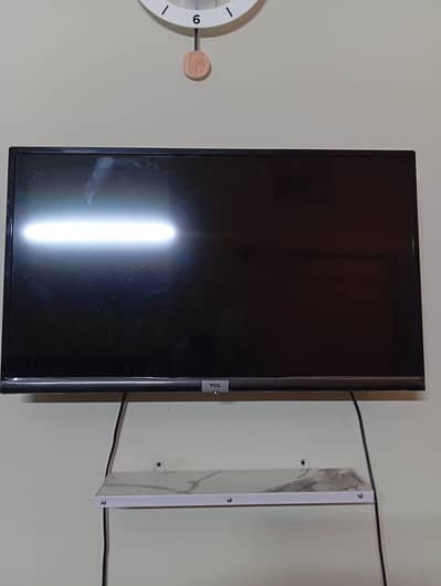 TCL 32 inches Smart TV