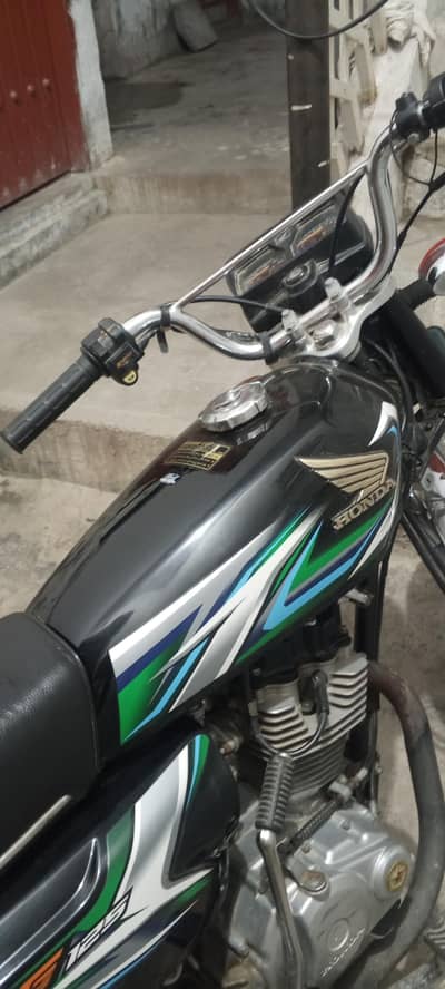 condition okay head back  chalne chalane mein okay sound barik colour