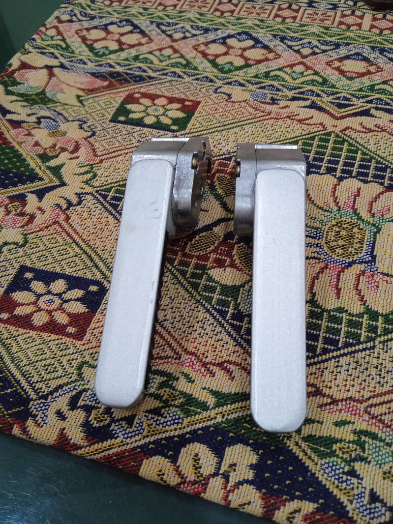 برائے فروخت 3