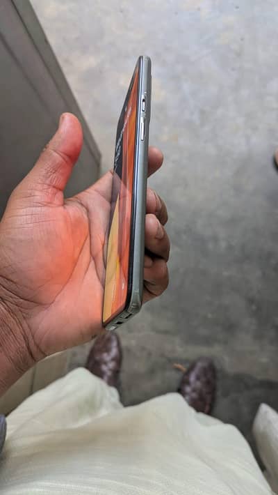 all ok h koi masla ni h narmal se back bark h 8gb 128gb h 03416214373